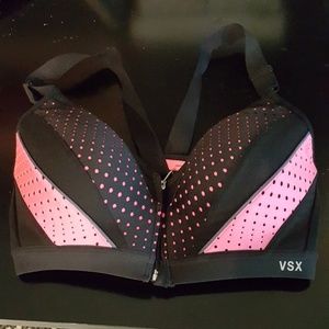 32D Victoria's secret sports bra padded- maximum support- front closure EUC!